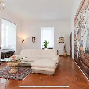  Apartment In Front Of Coliseum 2